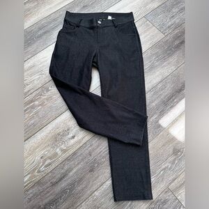🛍️ yelete black stretch pants. Excellent condition.
